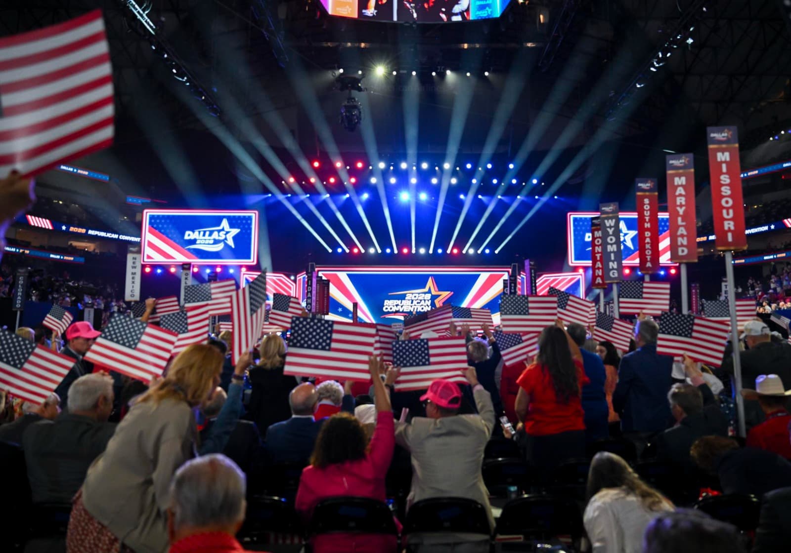Republicanos celebran convención en Texas con tributo a Trump