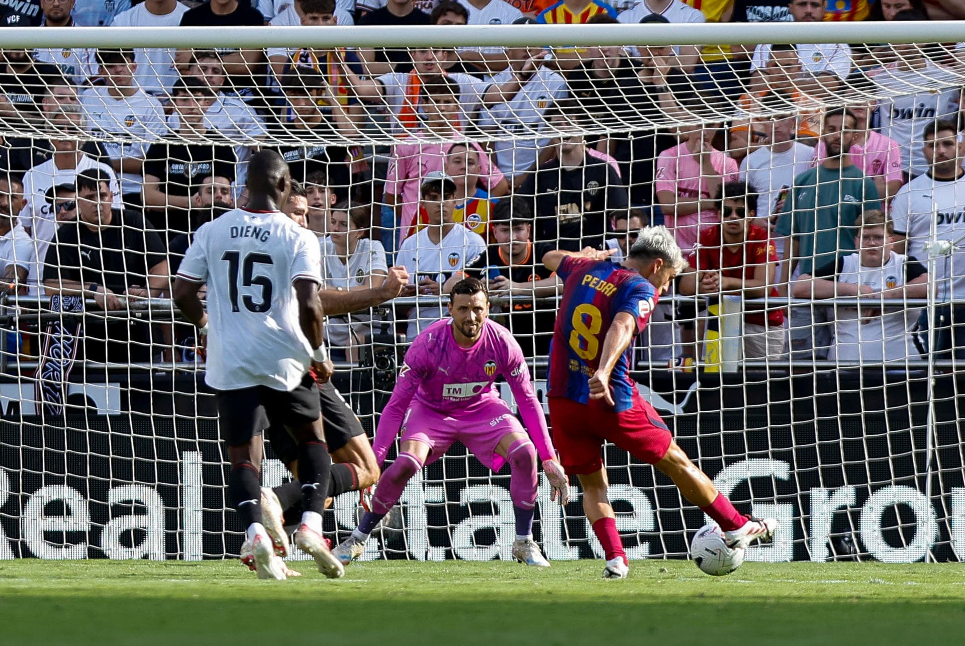 Barcelona Humilla al Valencia con un Impactante 5-0 en Mestalla
