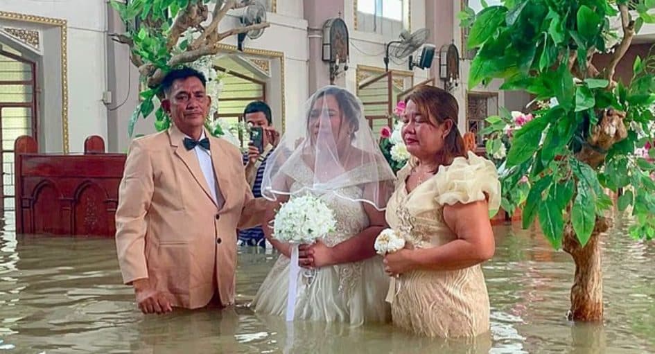 Boda en Filipinas: Novia desafía inundaciones y camina al altar