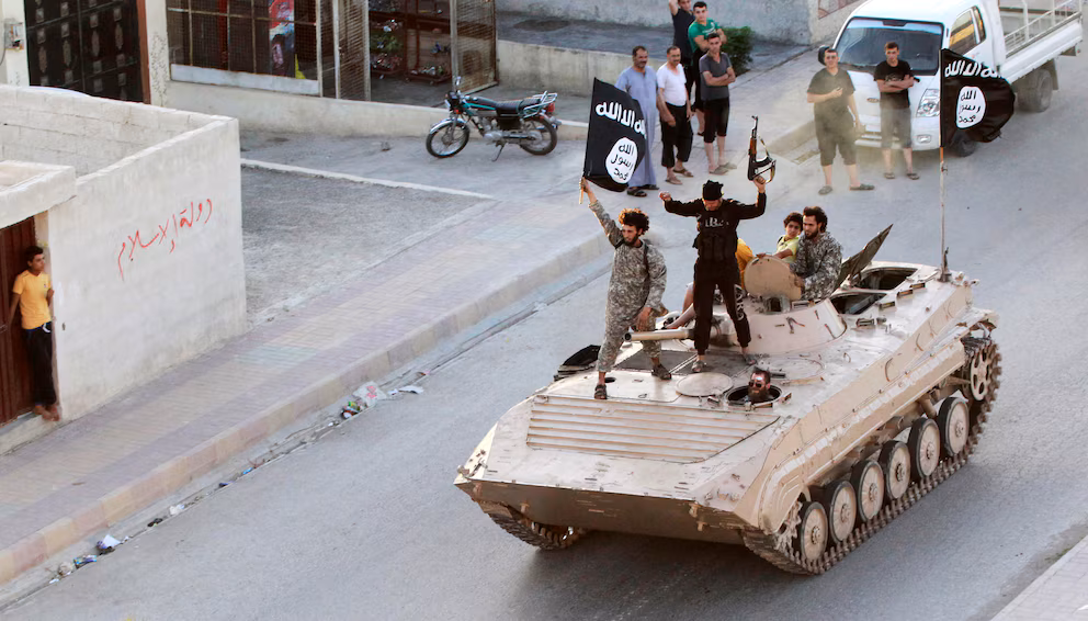 FBI alerta sobre reclutamiento de terroristas por Al-Qaeda e ISIS en EE.UU.