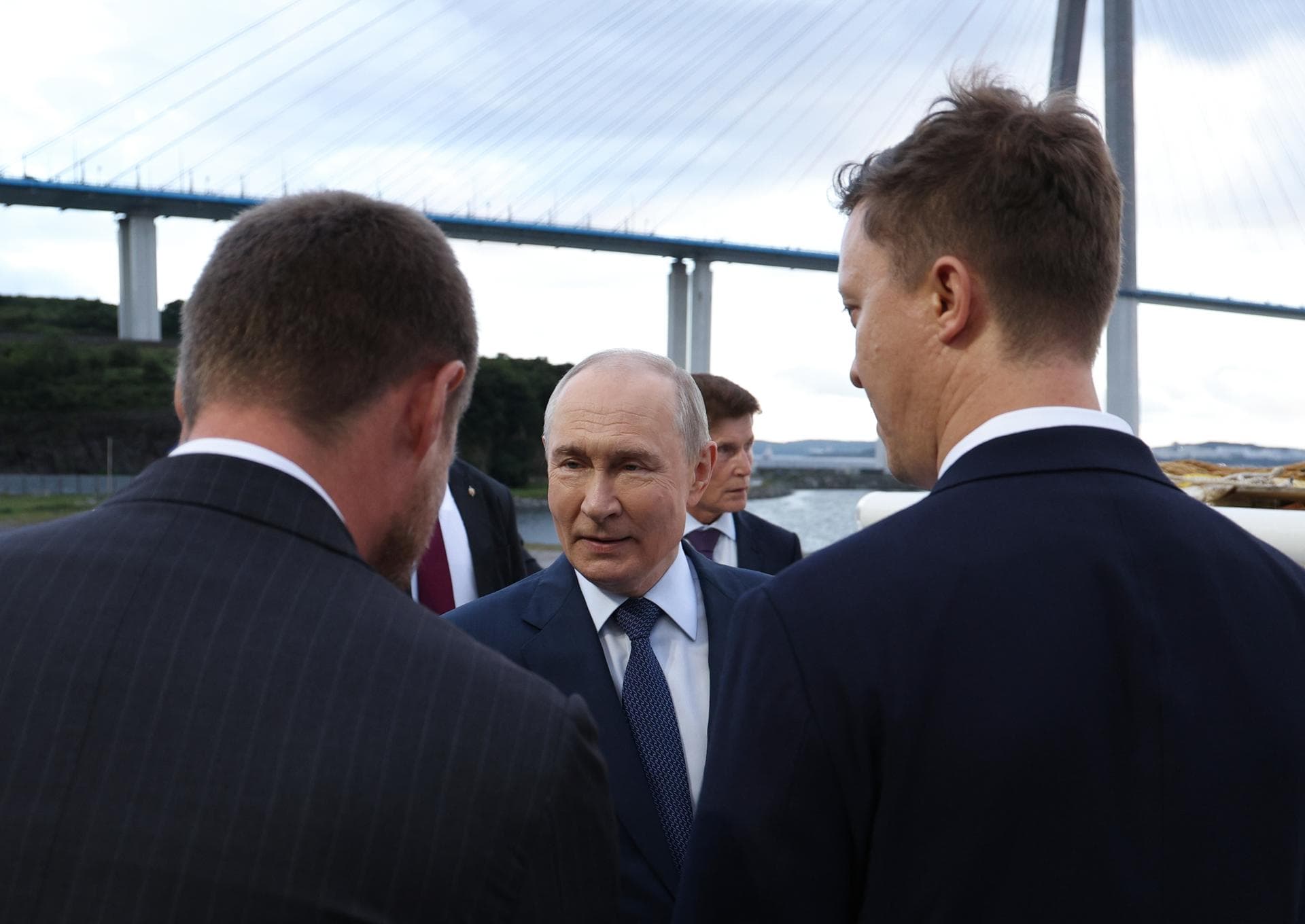 Putin Ordena Una Pausa en Ataques a Ucrania por Emisarios de EE.UU.