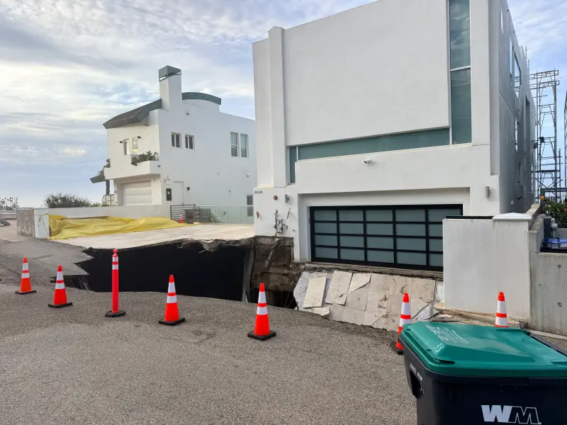 Gigantesco Socavón en Mansión de Nicolas Cage Causa Evacuaciones Urgentes