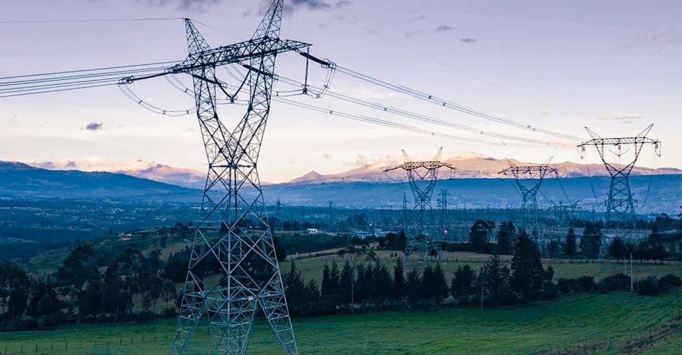 Ecuador impulsa conexión eléctrica con Perú para frenar apagones